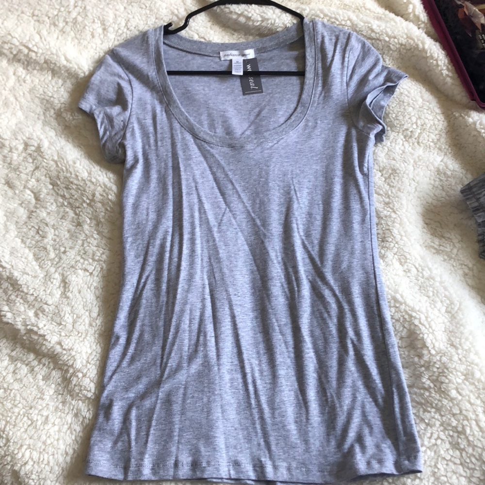 basic gray t shirt